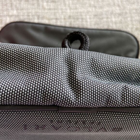 BLV Bulgari small gray travel case never used with clip close - Picture 7 of 8